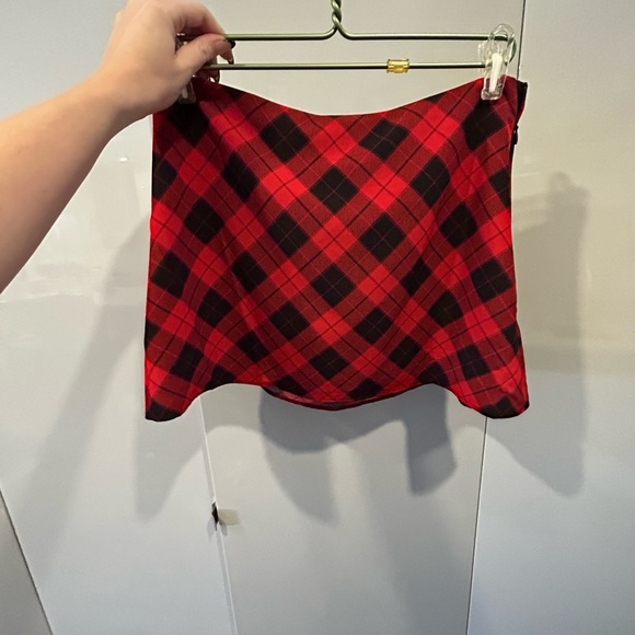 Red Plaid Skirt NWT H&M size 8 - Picture 3 of 3